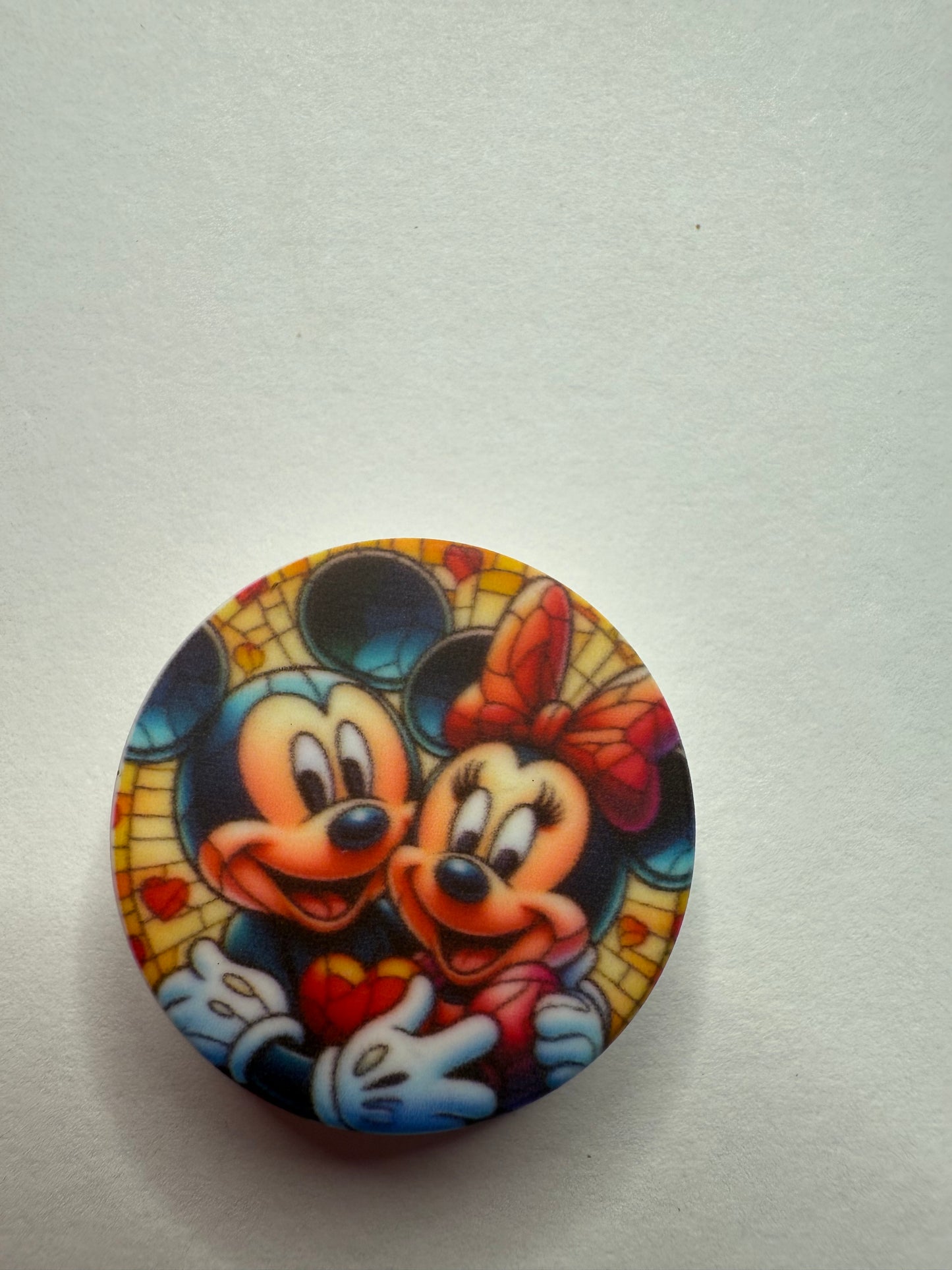 Focal 2d circle Mickey and Minnie together