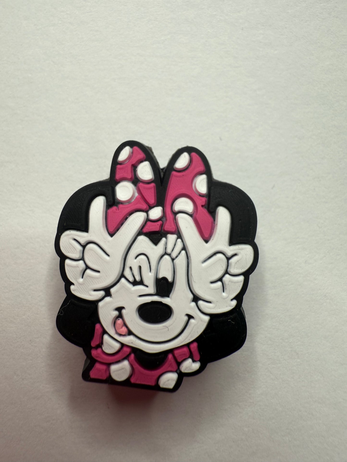 Focal 2d Minnie peace sign