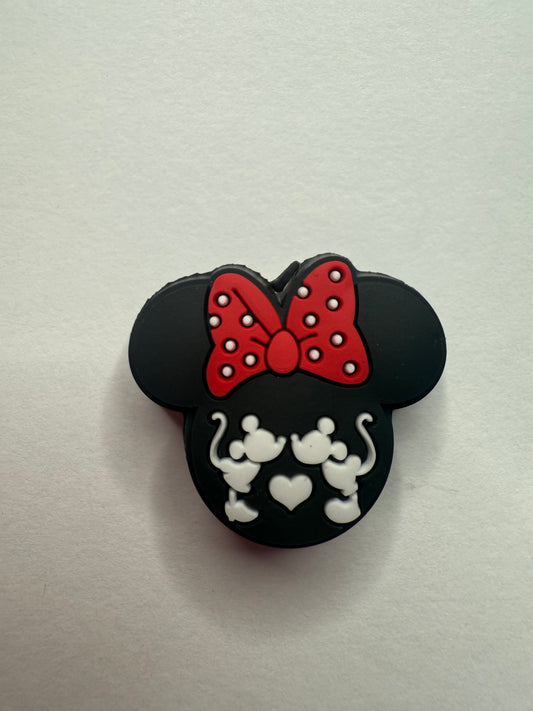 Focal 2d Minnie head with Mickey and Minnie kissing